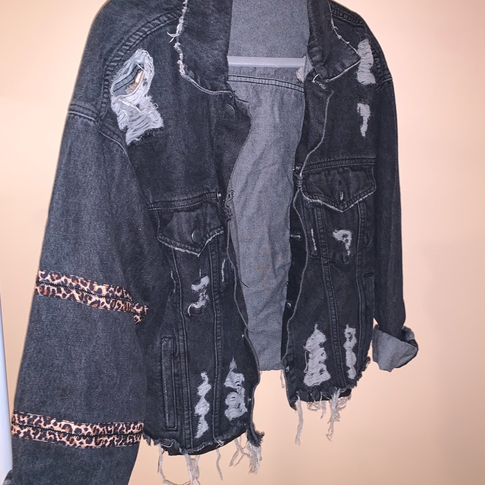 LF-carmar jacket. Cheetah and zipper details